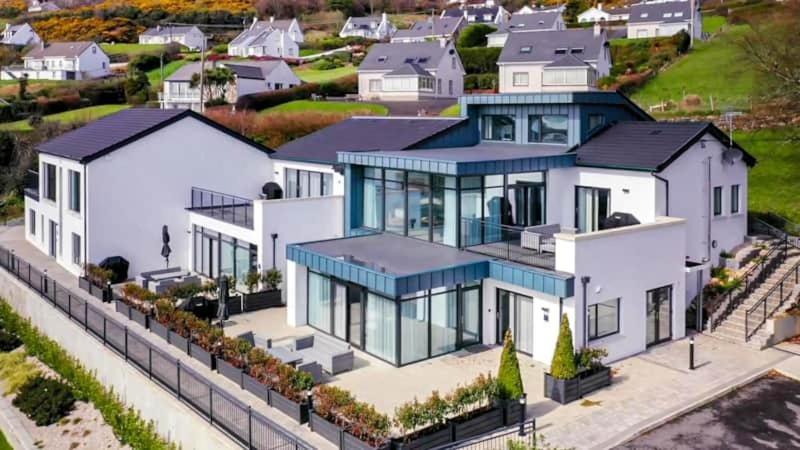 BayView Luxury 3 Bedroom Apartment First Floor Downings Buitenkant foto