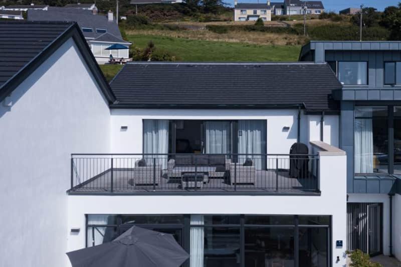 BayView Luxury 3 Bedroom Apartment First Floor Downings Buitenkant foto