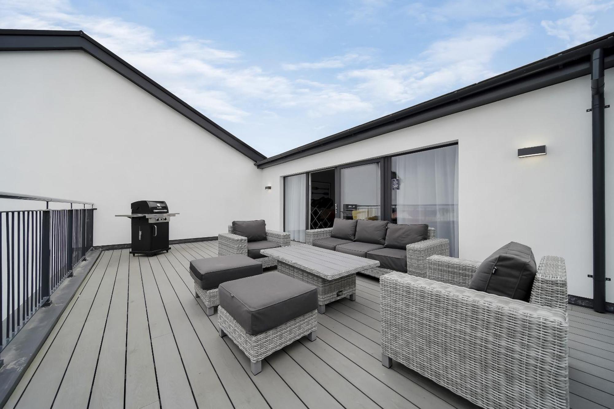 BayView Luxury 3 Bedroom Apartment First Floor Downings Buitenkant foto